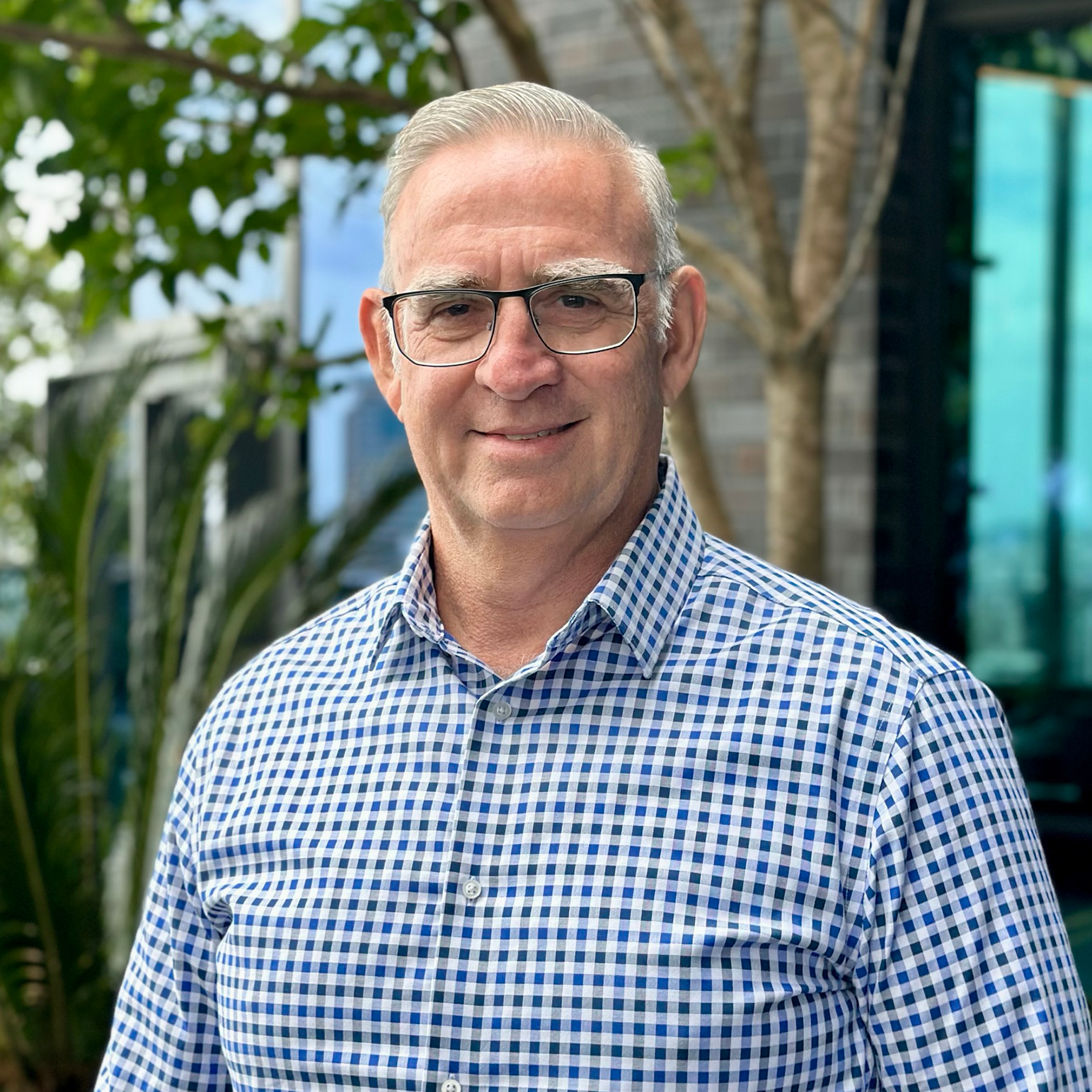 Headshot of Sean Holmes